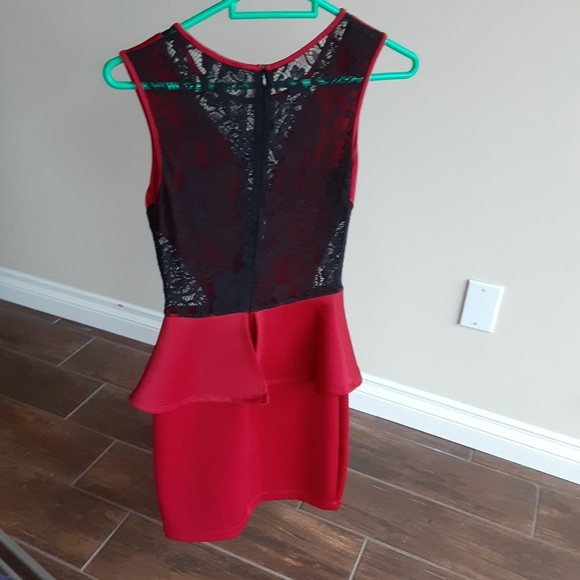 Guess Sexy Bodycon Lace Panels Peplum Dress - Picture 2 of 8